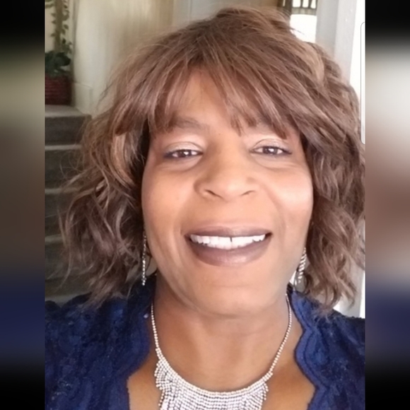 Julia is LIVE, LUXURY & DESIGNER SHARE SHOW BAGS & WALLETS SHARE 2 - Picture 16 of 16